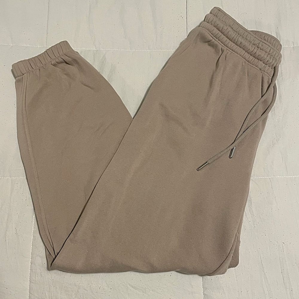 H&M Beige sweat pants ✨💛